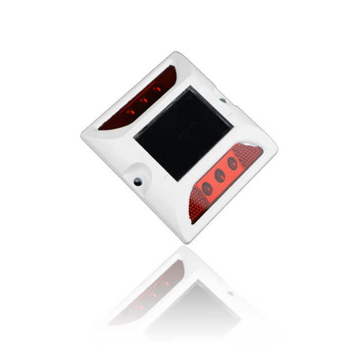 IP68 Flashing Steady Aluminum Solar Road Stud 5 Colors For Dark Road